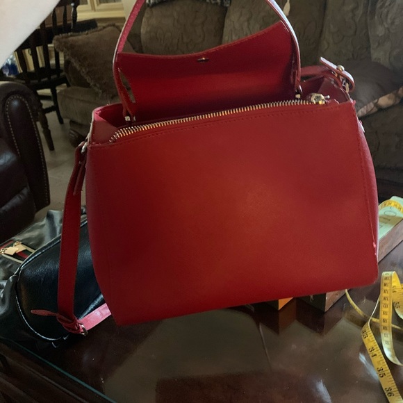 A red city purse - Picture 2 of 8